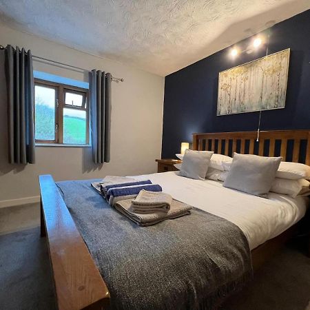 Penuwch Boathouse- Lakeside Rural Cottage Ideal For Families With Indoor Heated Pool Carmarthen Exterior photo