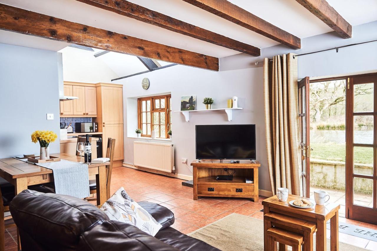 Penuwch Boathouse- Lakeside Rural Cottage Ideal For Families With Indoor Heated Pool Carmarthen Exterior photo