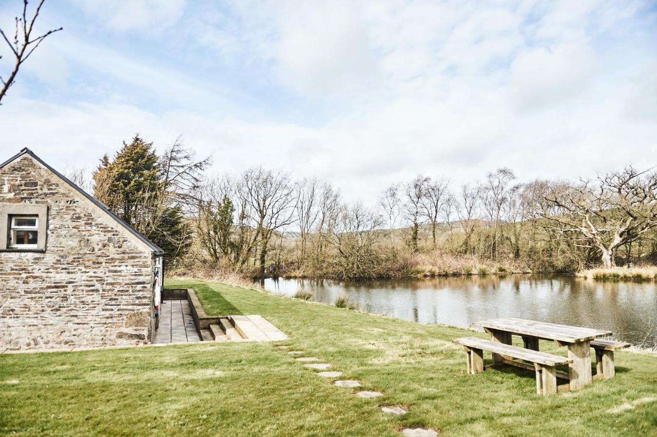 Penuwch Boathouse- Lakeside Rural Cottage Ideal For Families With Indoor Heated Pool Carmarthen Exterior photo