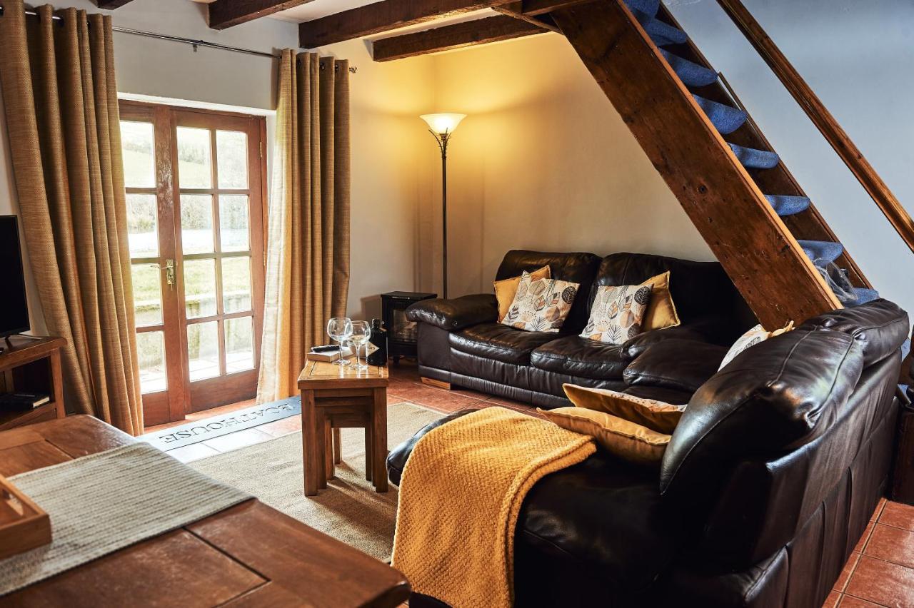 Penuwch Boathouse- Lakeside Rural Cottage Ideal For Families With Indoor Heated Pool Carmarthen Exterior photo