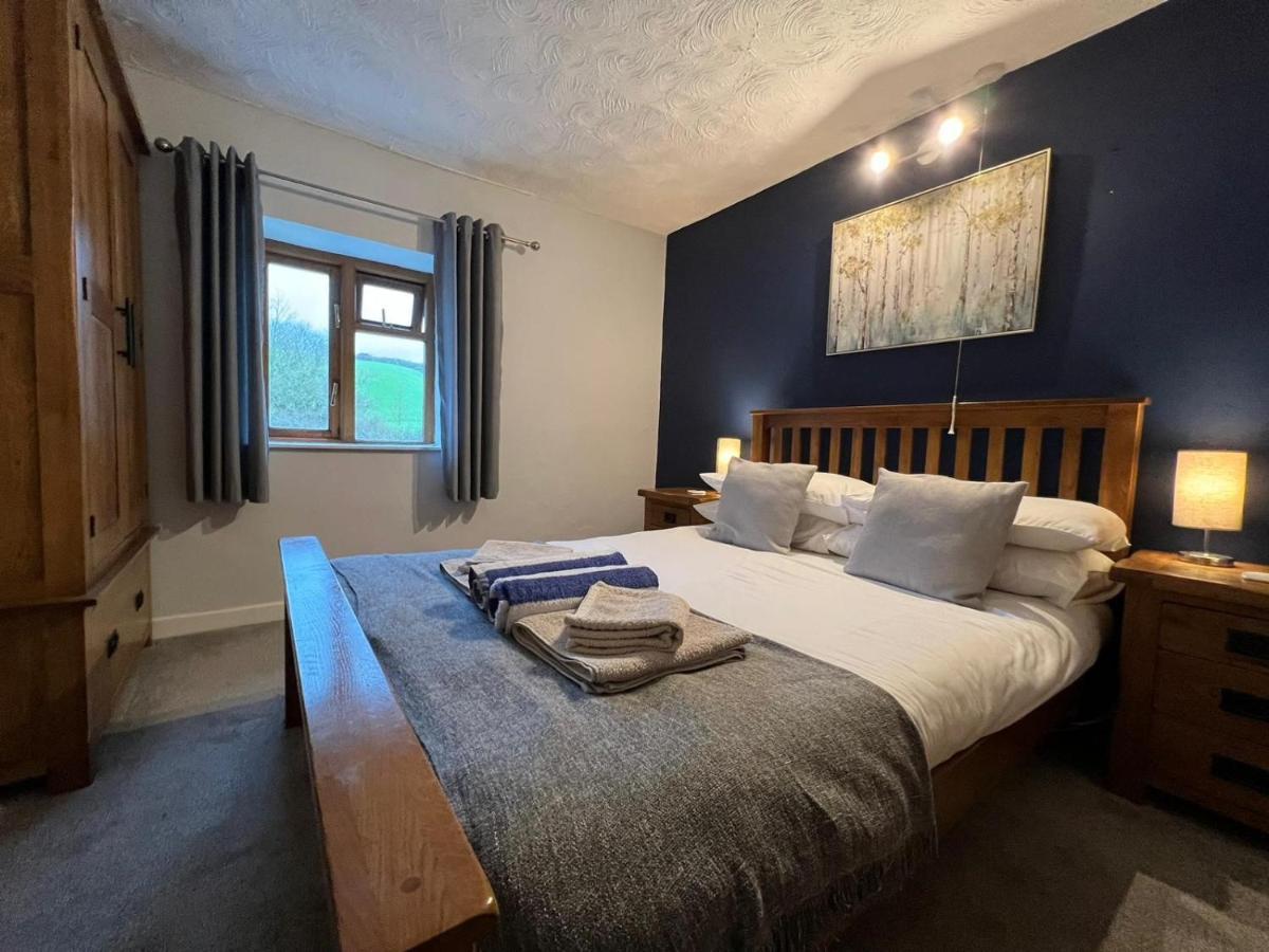 Penuwch Boathouse- Lakeside Rural Cottage Ideal For Families With Indoor Heated Pool Carmarthen Exterior photo